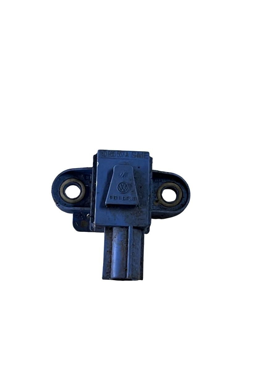 Senzor de impact airbag dreapta fata VOLKSWAGEN GOLF V 1K1 2003 - 2009 1K0955557A