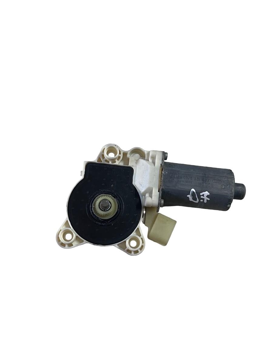 Motoras geam dreapta fata MERCEDES-BENZ E-CLASS W211 2002 - 2009 A2118203042