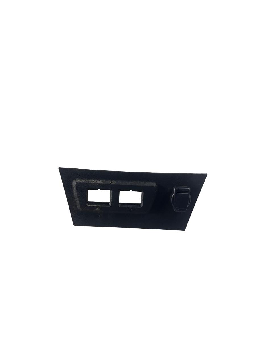 Ornament bricheta + port usb DACIA DUSTER 2023 -> 682640040R