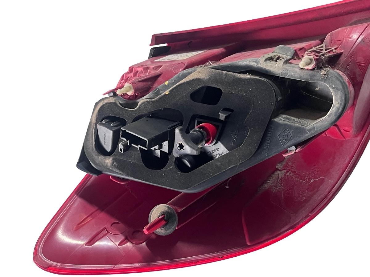 Lampa spate / Stop dreapta spate RENAULT Symbol II [ 2008 - 2013 ] 8200700047 – foto 5