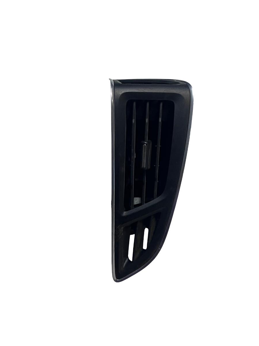 Grila de ventilatie laterala panou de bord dreapta fata FORD FOCUS III Turnier 2010 -> BM51018B08