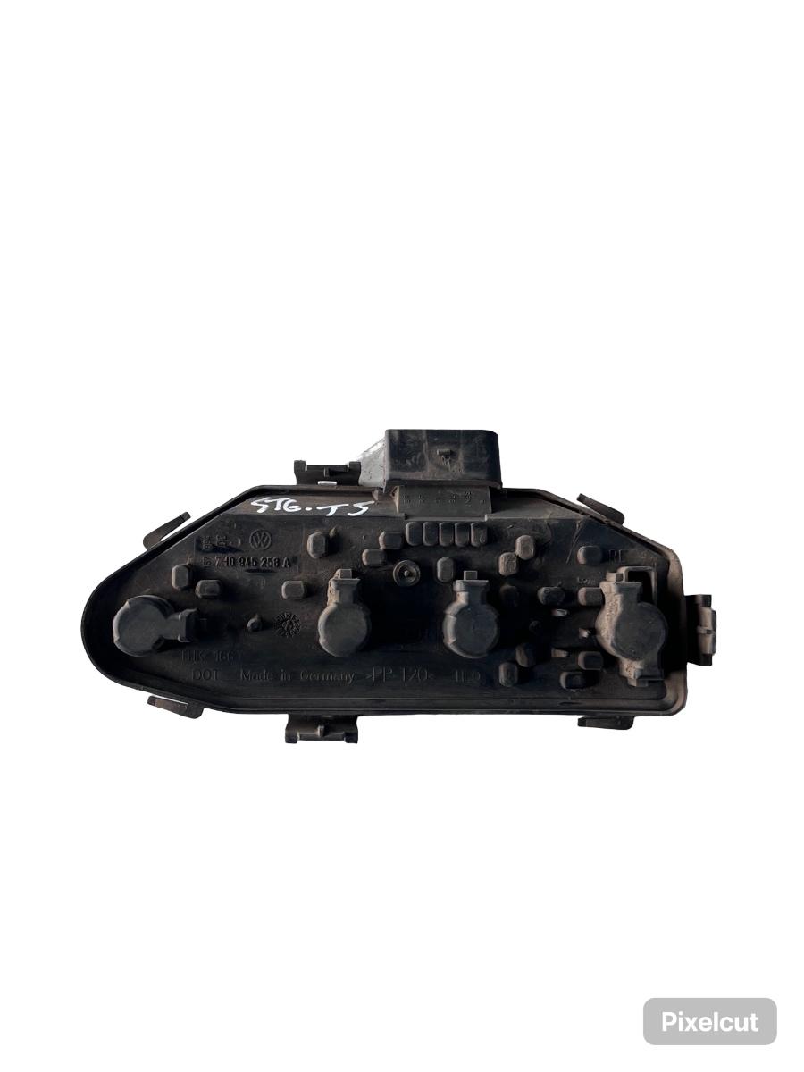 Soclu stop stanga spate VOLKSWAGEN TRANSPORTER V Bus 7HB, 7HJ, 7EB, 7EJ, 7EF, 7EG, 7HF, 7H0945258A