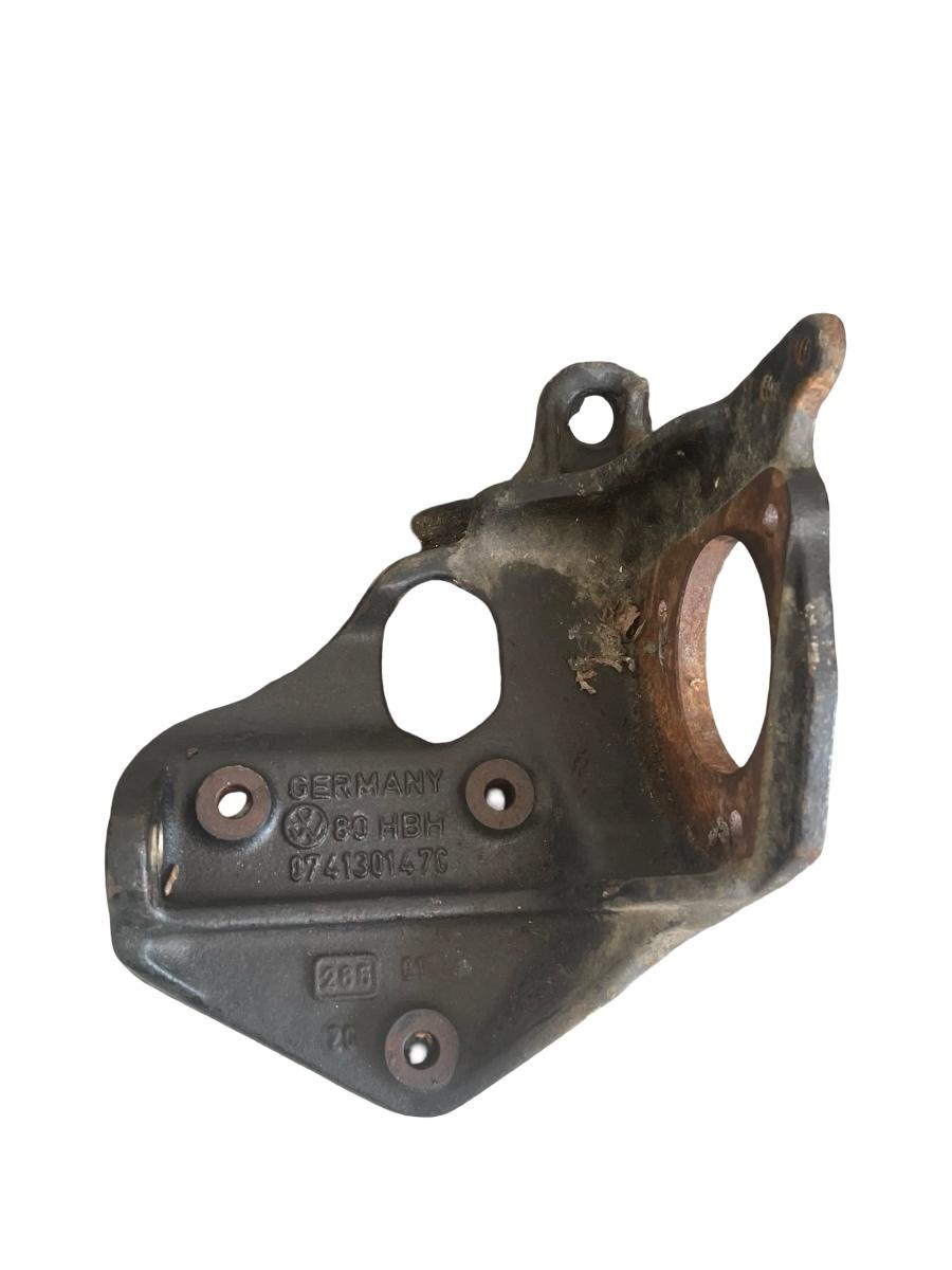 Suport pompa injectie VOLKSWAGEN TRANSPORTER IV Box 70XA 1990 - 2003 2.5TDI 074130147C