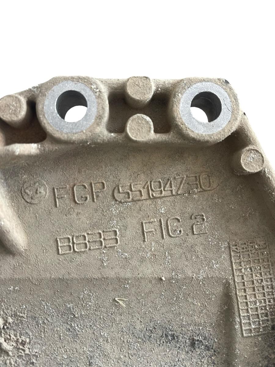 Suport compresor AC FIAT GRANDE PUNTO 199_ 2005 -> 1.3 D Multijet 199 A2.000 55194730 – foto 2