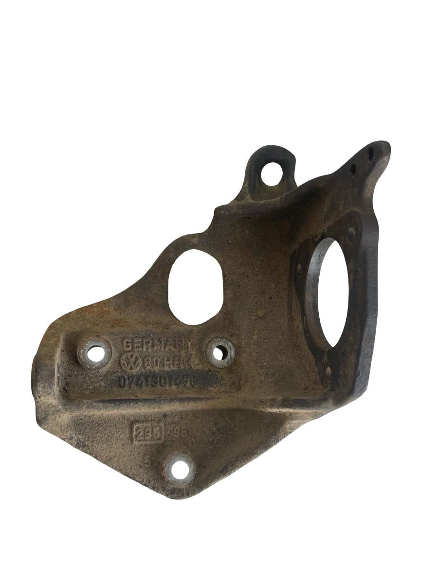 Suport pompa injectie VOLKSWAGEN TRANSPORTER IV Box 70XA 1990 - 2003 2.5TDI 074130147C