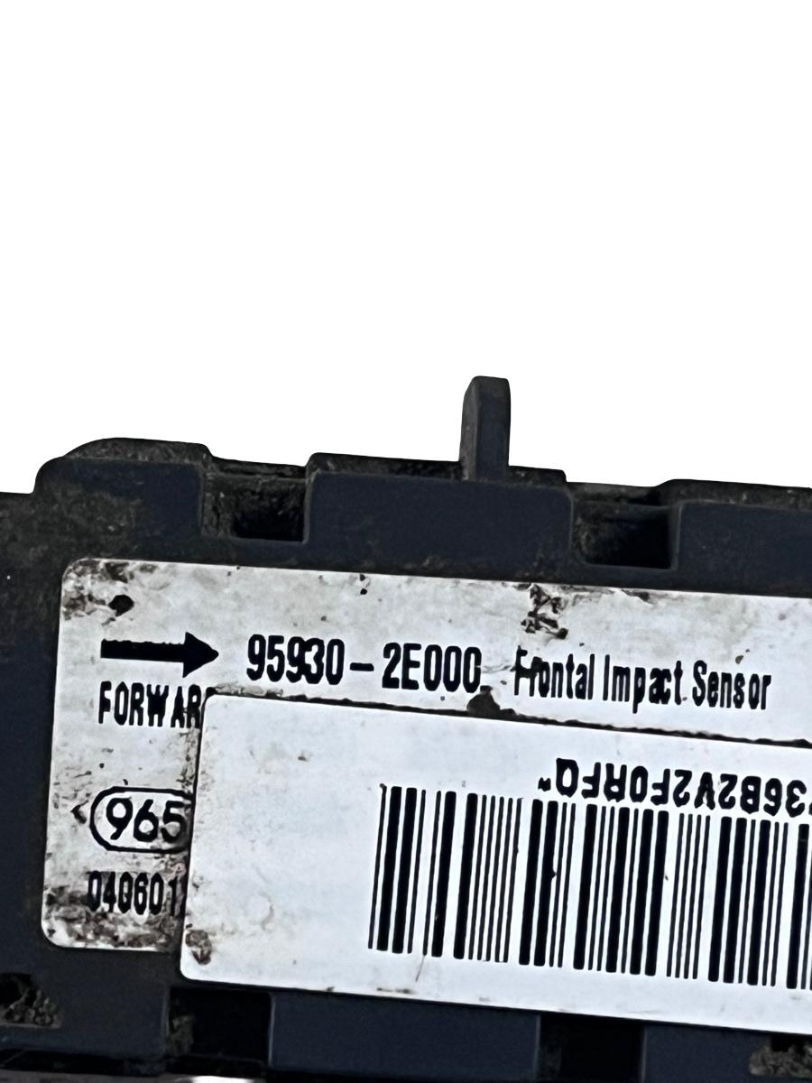 Senzor de impact airbag KIA SPORTAGE JE_, KM_ 2004 -> 95930-2E000 – foto 2