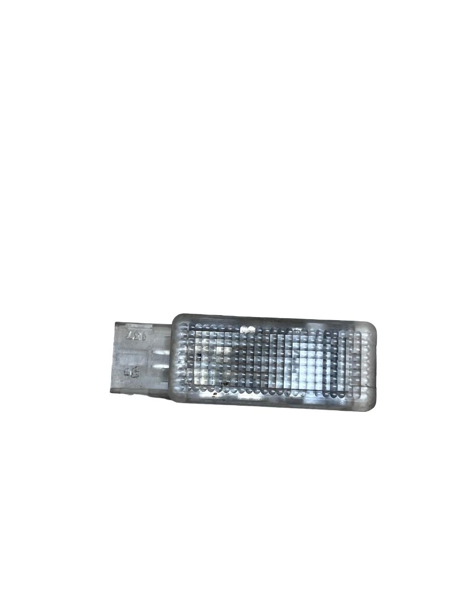 Lampa interioara habitaclu VOLKSWAGEN GOLF VI 5K1 2008 - 2013