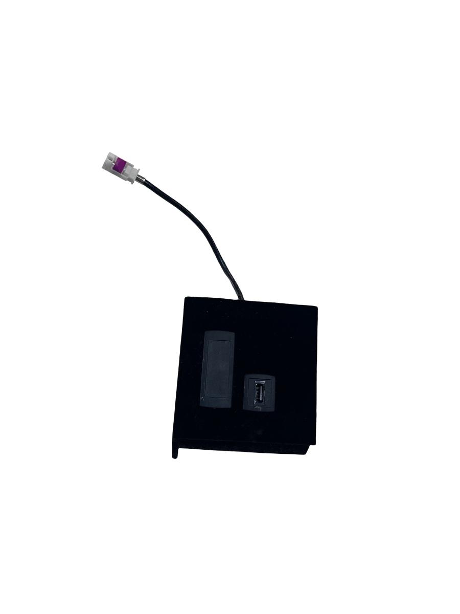 Conector priza USB MERCEDES-BENZ E-CLASS W212 2013 FL -> A2128210911
