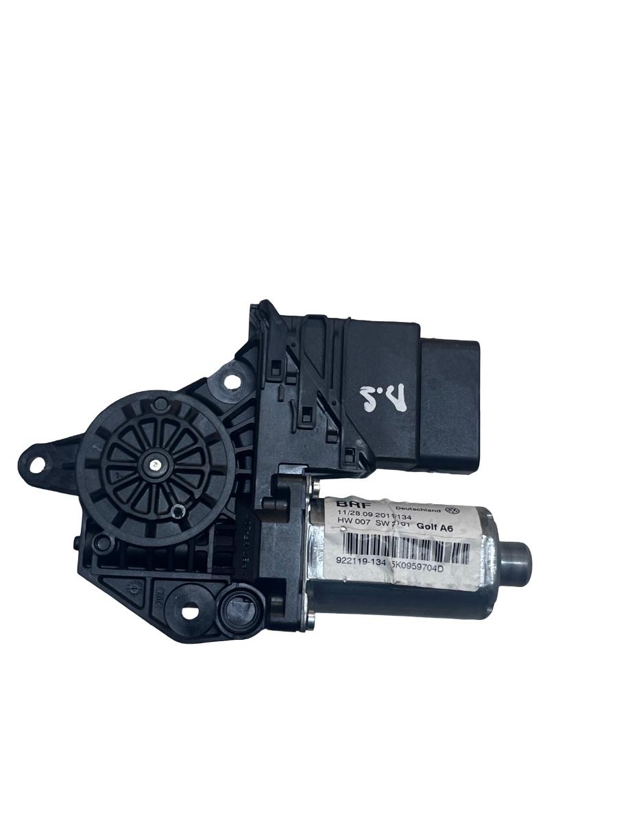 Motoras geam dreapta spate VOLKSWAGEN GOLF VI 5K1 2008 - 2013 5K0959704D