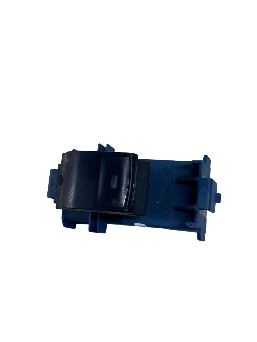 Buton geam electric dreapta fata TOYOTA AVENSIS Saloon _T27_ 2008 -> 84810-05070