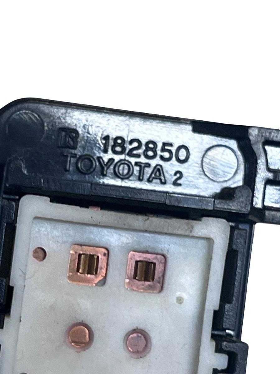 Buton reglaj scaun TOYOTA AVENSIS Saloon _T27_ 2008 -> 182850 – foto 3