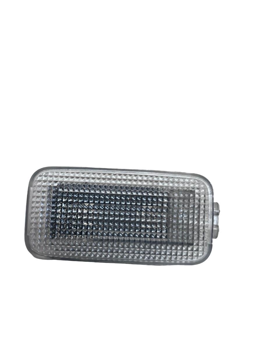 Lampa interioara habitaclu TOYOTA AVENSIS Saloon _T27_ 2008 -> 81330-05050