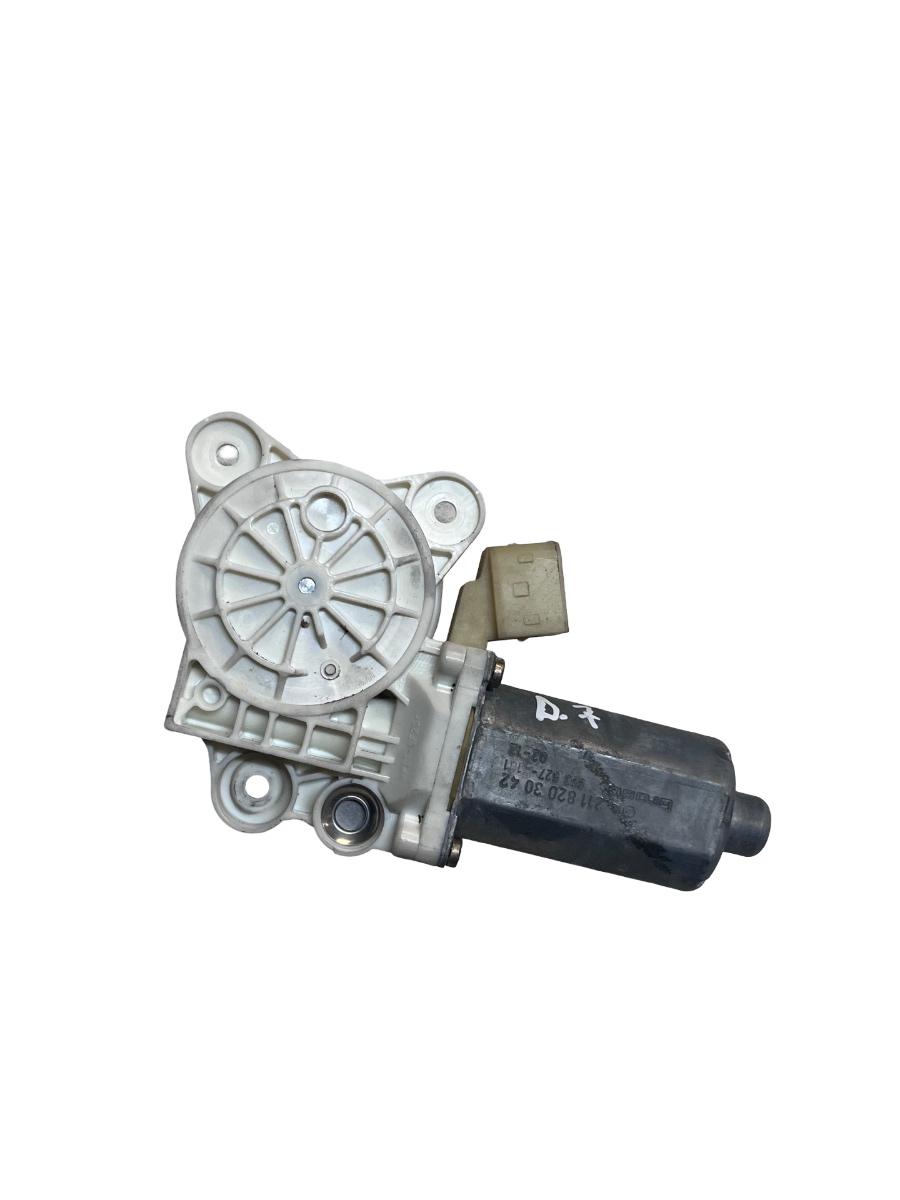 Motoras geam dreapta fata MERCEDES-BENZ E-CLASS W211 2002 - 2009 A2118203042