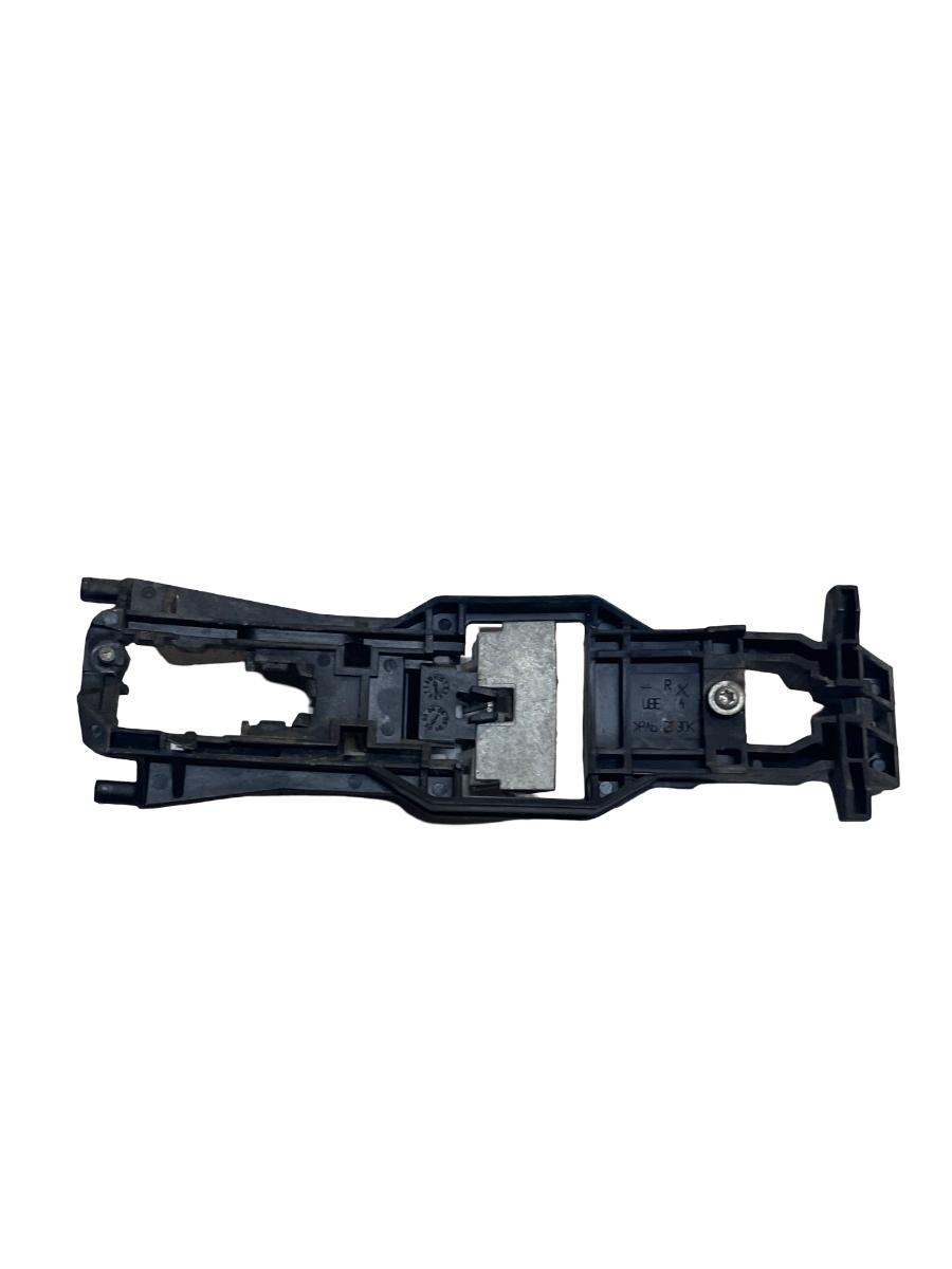 Suport maner portiera dreapta fata MERCEDES-BENZ E-CLASS W211 2002 - 2009