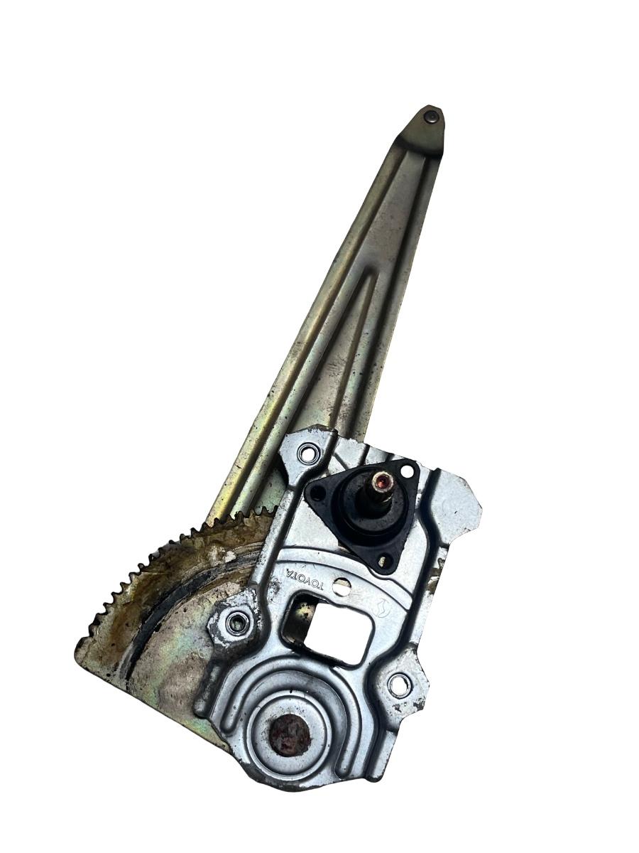 Macara Geam manuala stanga spate TOYOTA COROLLA Verso _E12_ 2001 - 2004