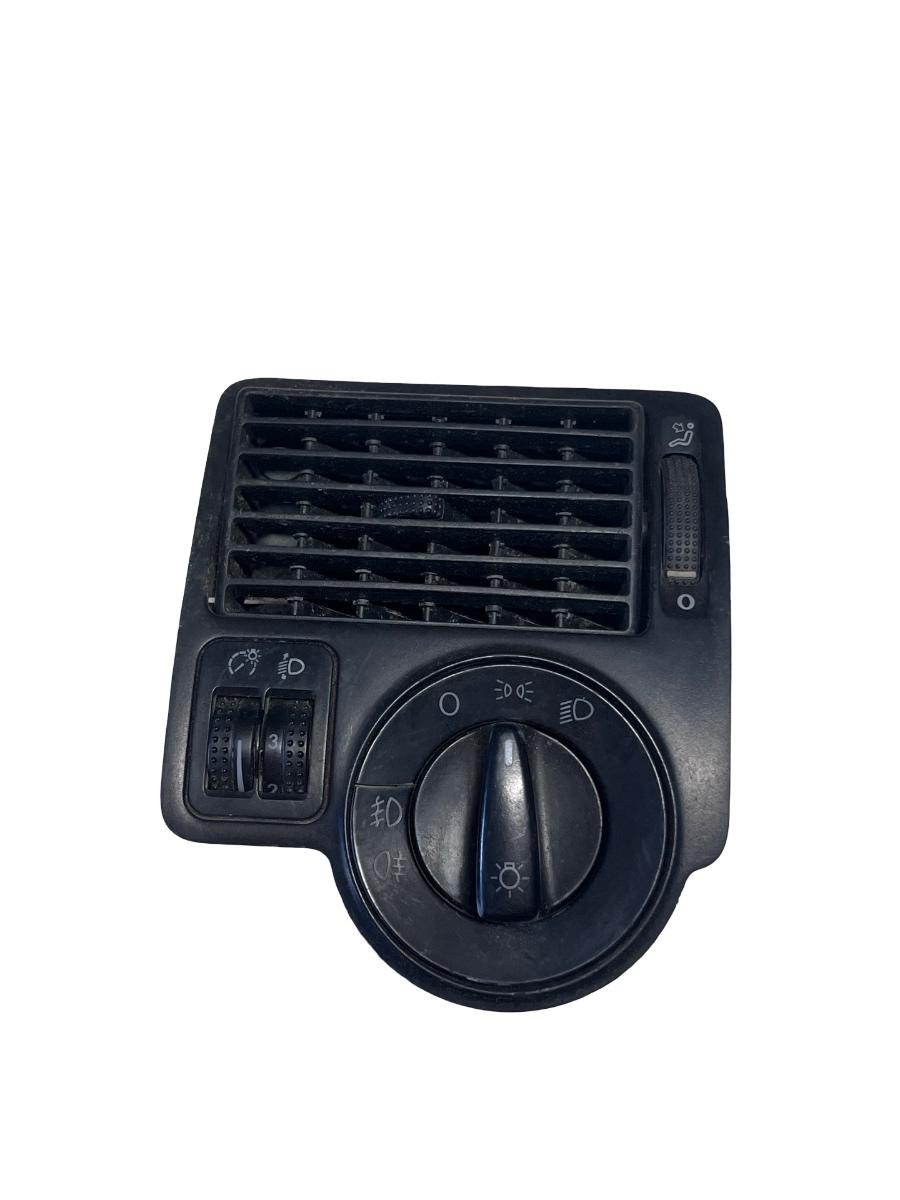 Bloc lumini + grila ventilatie VOLKSWAGEN GOLF IV 1J1 1997 - 2007 1C0941531A