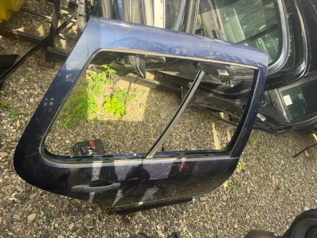 Usa Portiera dreapta spate VOLKSWAGEN GOLF IV 1J1 1997 - 2007 SCURT